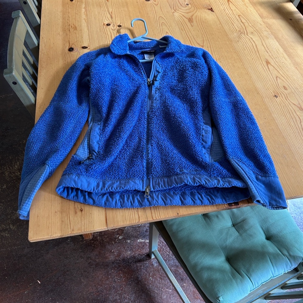 W's Patagonia R3 Jacket
Style #
25720_VINTAGE - Picture 2 of 5